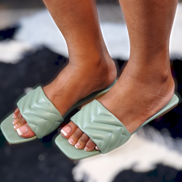 Wave Padded Flat Sandal - Picture 3 of 6